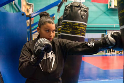 Shemsse, élève de terminale techno, triple championne de France junior de boxe : « Mes parents ne sont jamais venus me voir en combat, même si maintenant ils me soutiennent. »